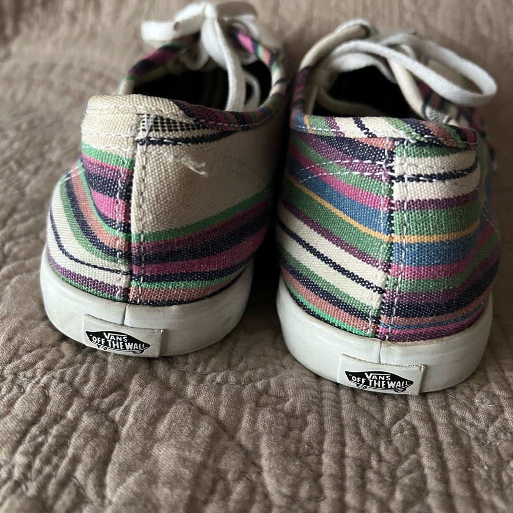 Vans - Picture 6 of 9